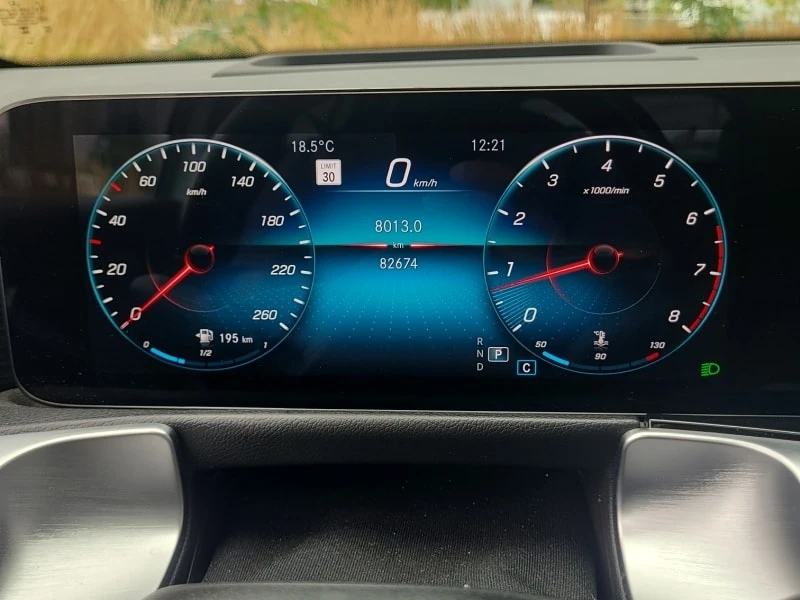 Mercedes-Benz GLB 250 * 4MATIC * DRIVER ASSIST PKG * CARFAX * , снимка 8 - Автомобили и джипове - 56075462