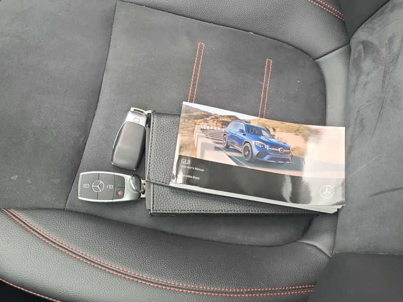 Mercedes-Benz GLB 250 * 4MATIC * DRIVER ASSIST PKG * CARFAX * , снимка 11 - Автомобили и джипове - 56075462