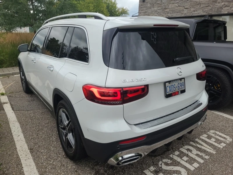 Mercedes-Benz GLB 250 * 4MATIC * DRIVER ASSIST PKG * CARFAX * , снимка 2 - Автомобили и джипове - 56075462
