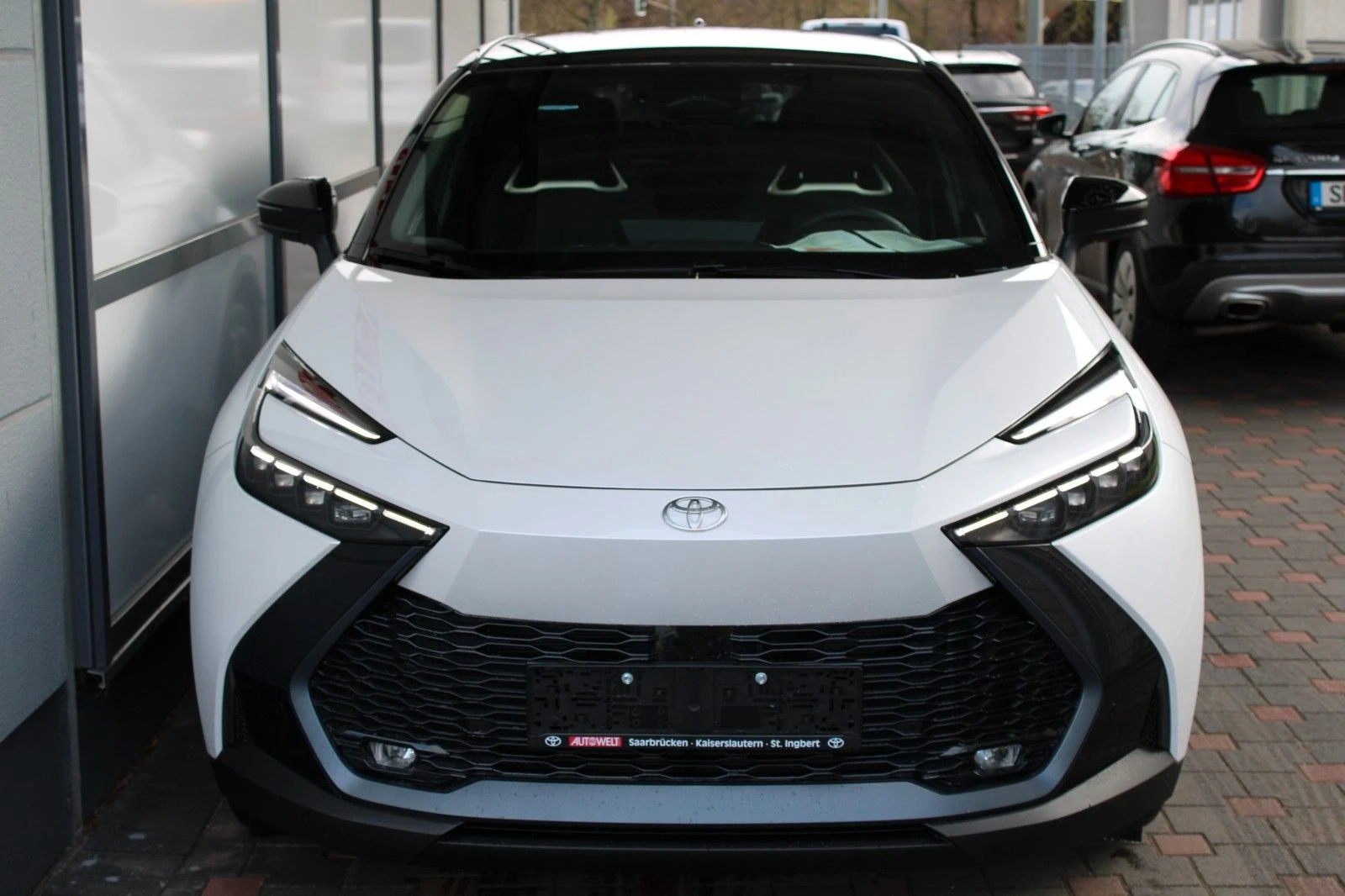 Toyota C-HR 2.0 Hybrid Lounge Panorama Alcantara | Mobile.bg — изображение 1