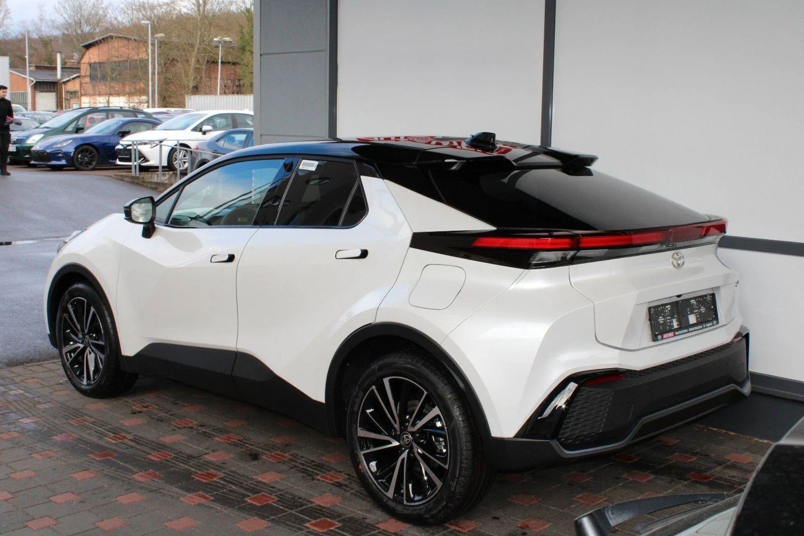 Toyota C-HR 2.0 Hybrid Lounge Panorama Alcantara - изображение 2