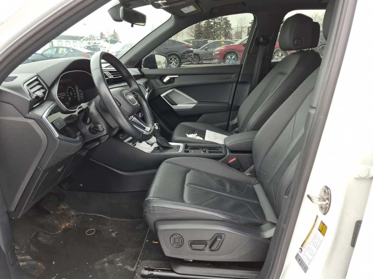 Audi Q3 KOMFORT /CARFAX /Кожа/Подгрев/Панорама/4х4, снимка 4 - Автомобили и джипове - 53728781