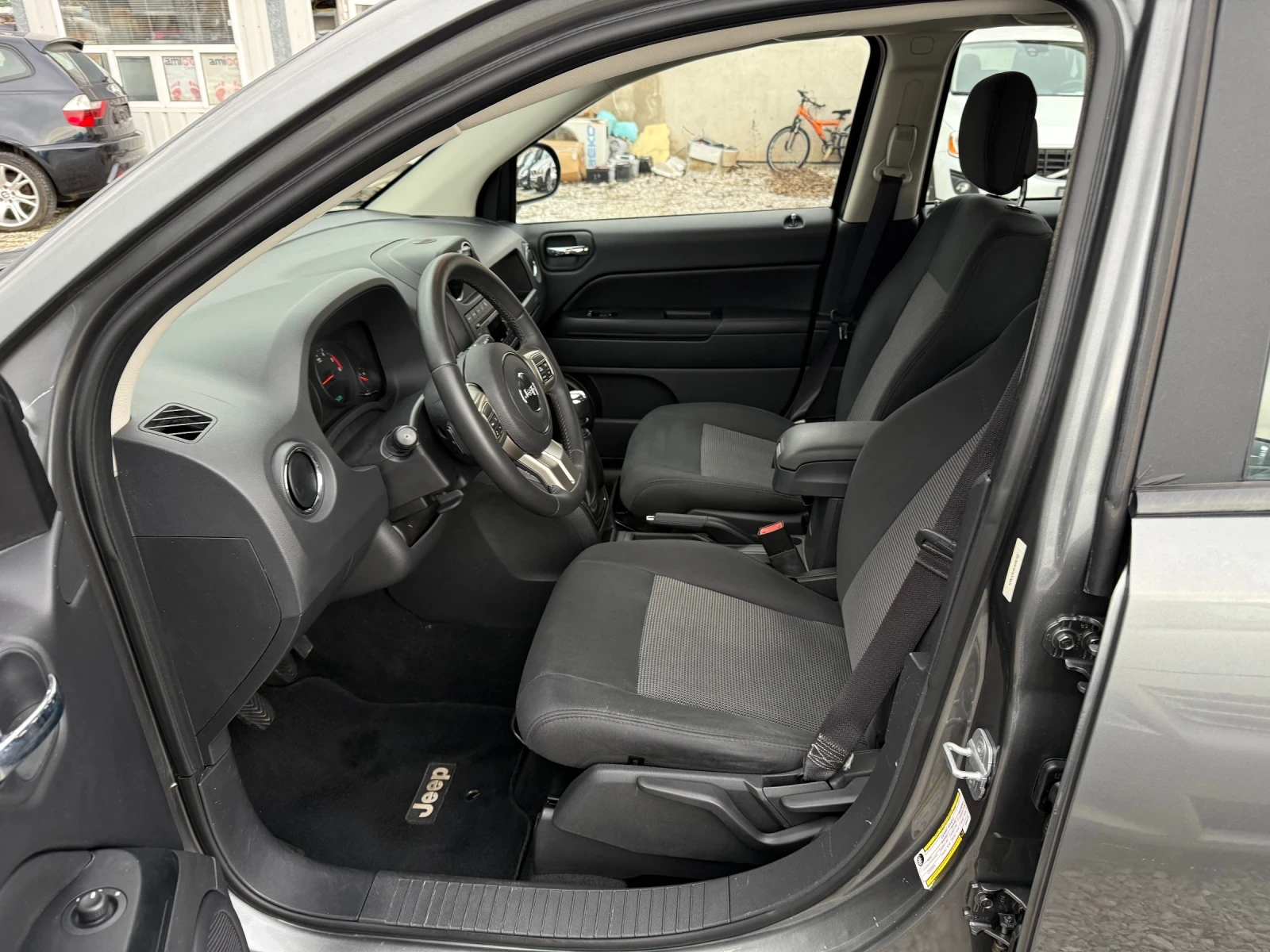 Jeep Compass 2.2CRD 97000 km, снимка 10 - Автомобили и джипове - 53953418