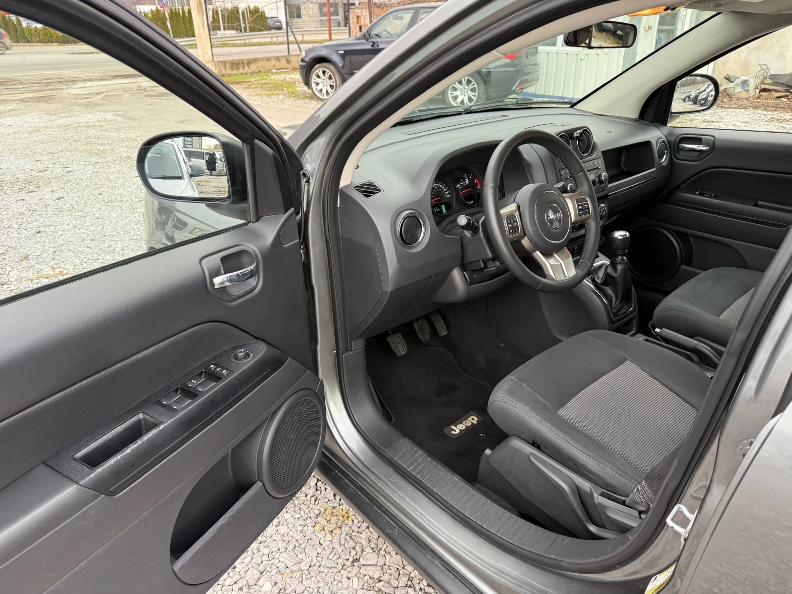 Jeep Compass 2.2CRD 97000 km, снимка 9 - Автомобили и джипове - 53953418