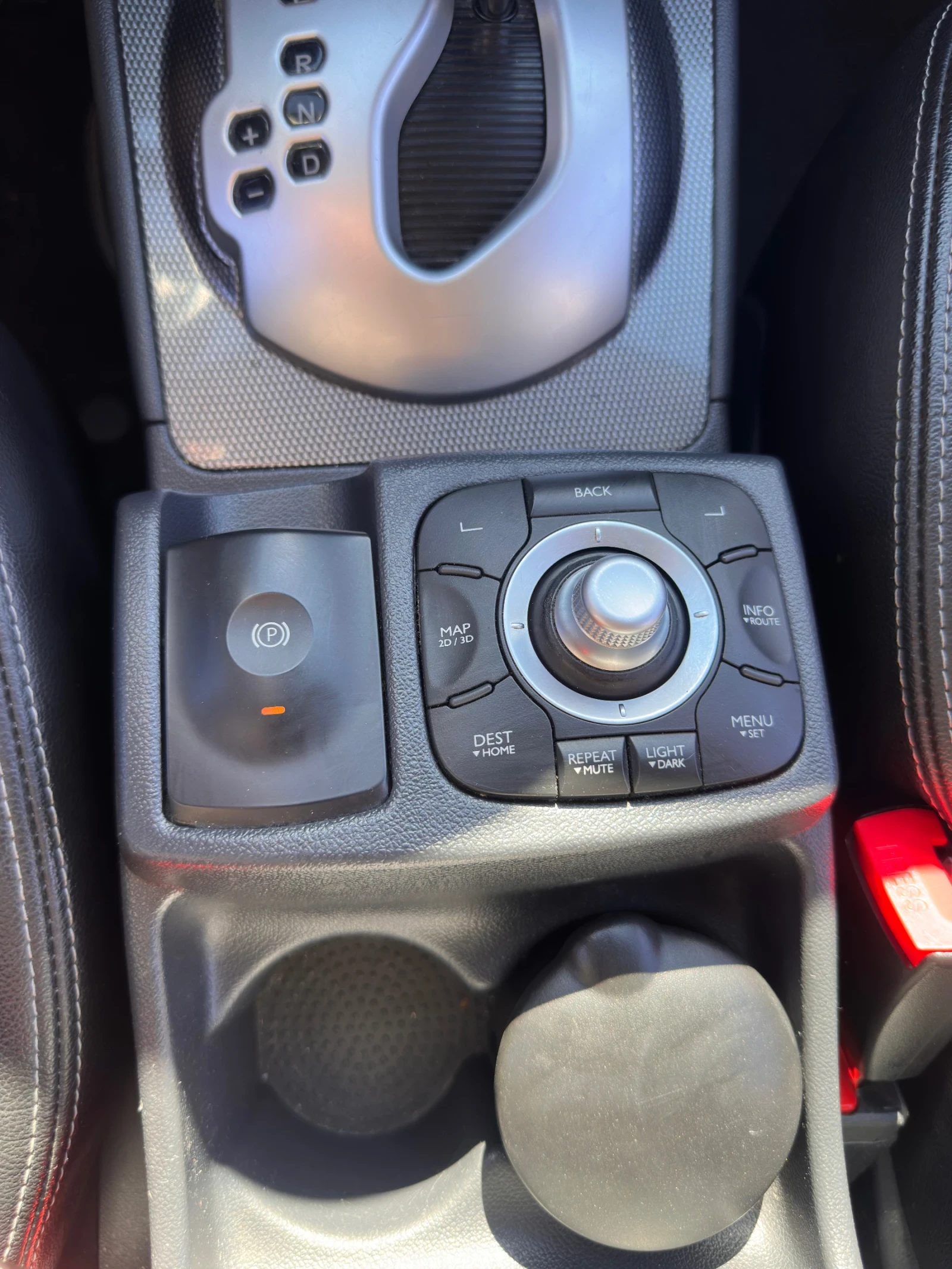 Renault Koleos 2.0dci 4x4, снимка 16 - Автомобили и джипове - 54321545