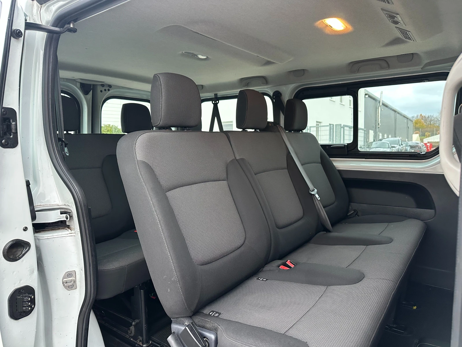 Renault Trafic Combi L1H1 2.8t Life, снимка 9 - Бусове и автобуси - 56681667