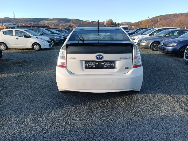 Toyota Prius Автоматик , снимка 6 - Автомобили и джипове - 48057400