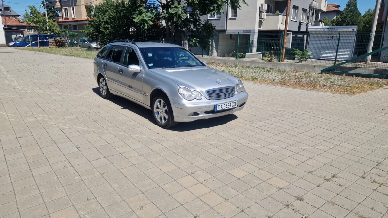 Mercedes-Benz C 220 Комби, снимка 3 - Автомобили и джипове - 52437351