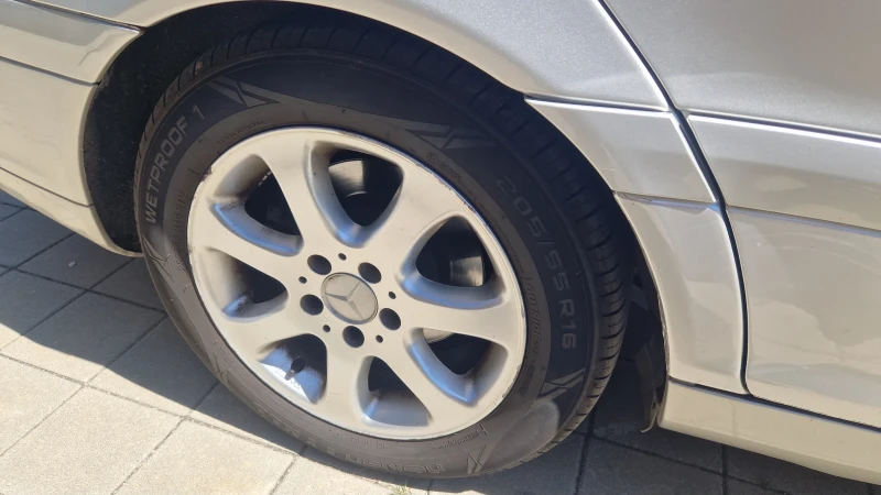 Mercedes-Benz C 220 Комби, снимка 11 - Автомобили и джипове - 52437351