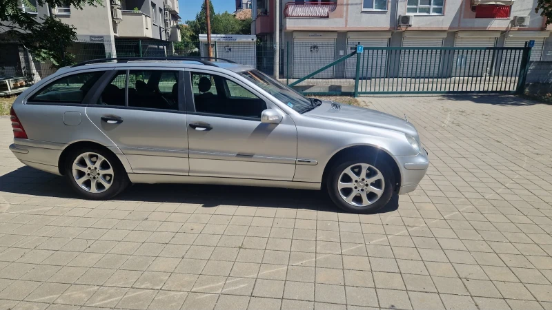 Mercedes-Benz C 220 Комби, снимка 4 - Автомобили и джипове - 52437351