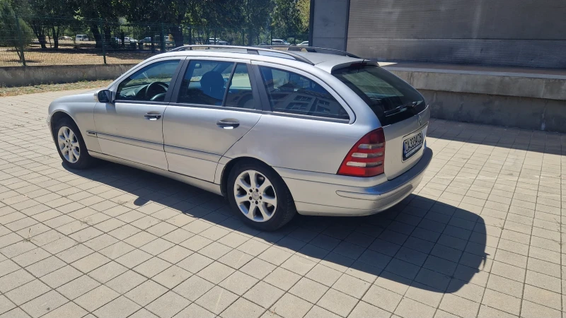 Mercedes-Benz C 220 Комби, снимка 6 - Автомобили и джипове - 52437351