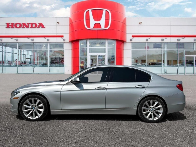 BMW 320 * 320i xDrive * CARFAX * ЦЕНА ДО БГ, снимка 4 - Автомобили и джипове - 52752873