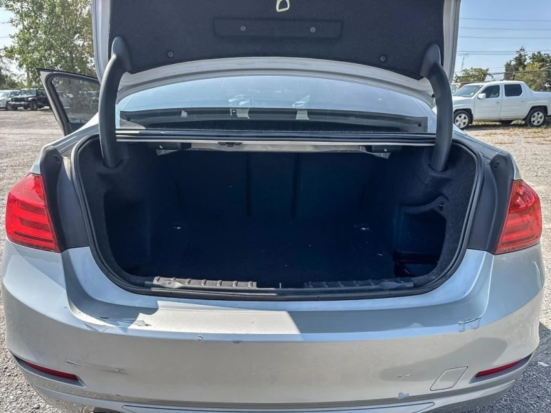 BMW 320 * 320i xDrive * CARFAX * ЦЕНА ДО БГ, снимка 14 - Автомобили и джипове - 52752873