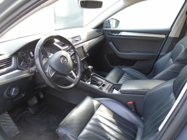 Skoda Superb, снимка 5 - Автомобили и джипове - 53987105