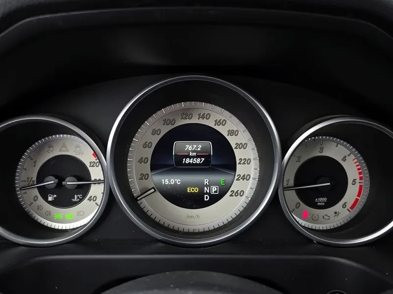 Mercedes-Benz E 220  BLUETEC AVANT GARDE SPORTS, снимка 16 - Автомобили и джипове - 55100659