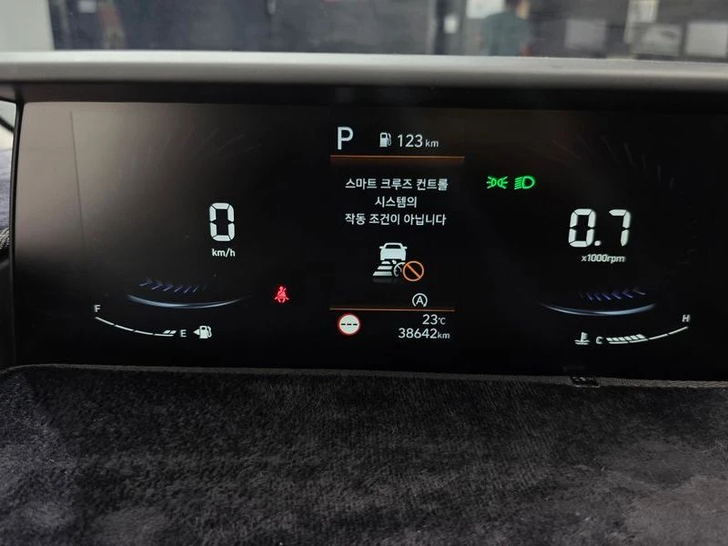 Hyundai Staria 2.2 Automatic, снимка 8 - Автомобили и джипове - 55949692