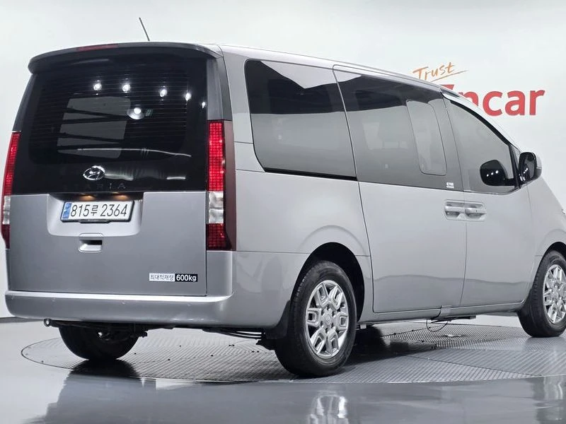 Hyundai Staria 2.2 Automatic, снимка 3 - Автомобили и джипове - 55949692