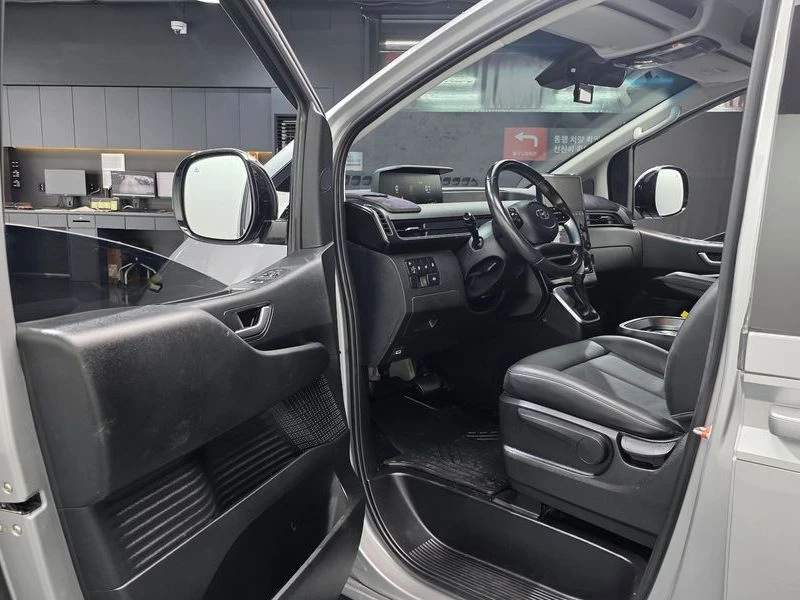 Hyundai Staria 2.2 Automatic, снимка 10 - Автомобили и джипове - 55949692