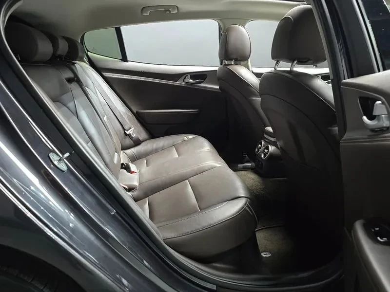 Kia Stinger, снимка 12 - Автомобили и джипове - 56689327