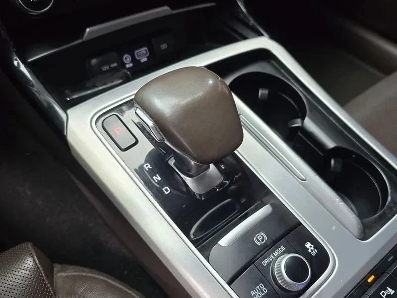 Kia Stinger, снимка 9 - Автомобили и джипове - 56689327