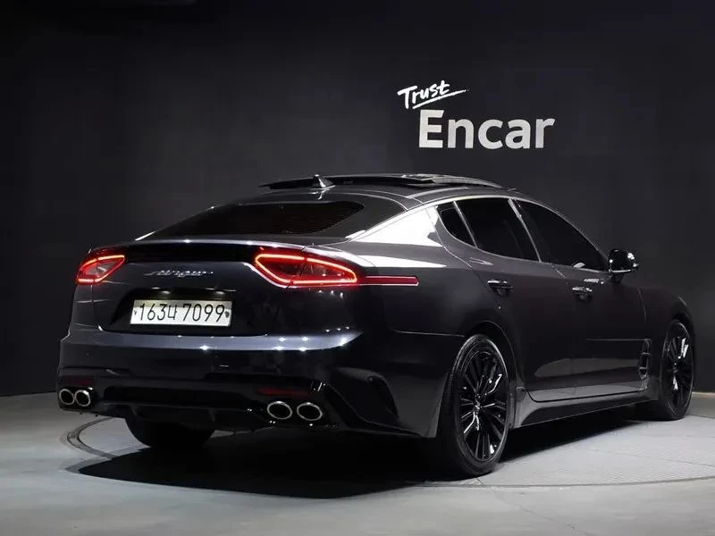 Kia Stinger, снимка 2 - Автомобили и джипове - 56689327