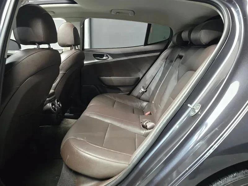 Kia Stinger, снимка 11 - Автомобили и джипове - 56689327
