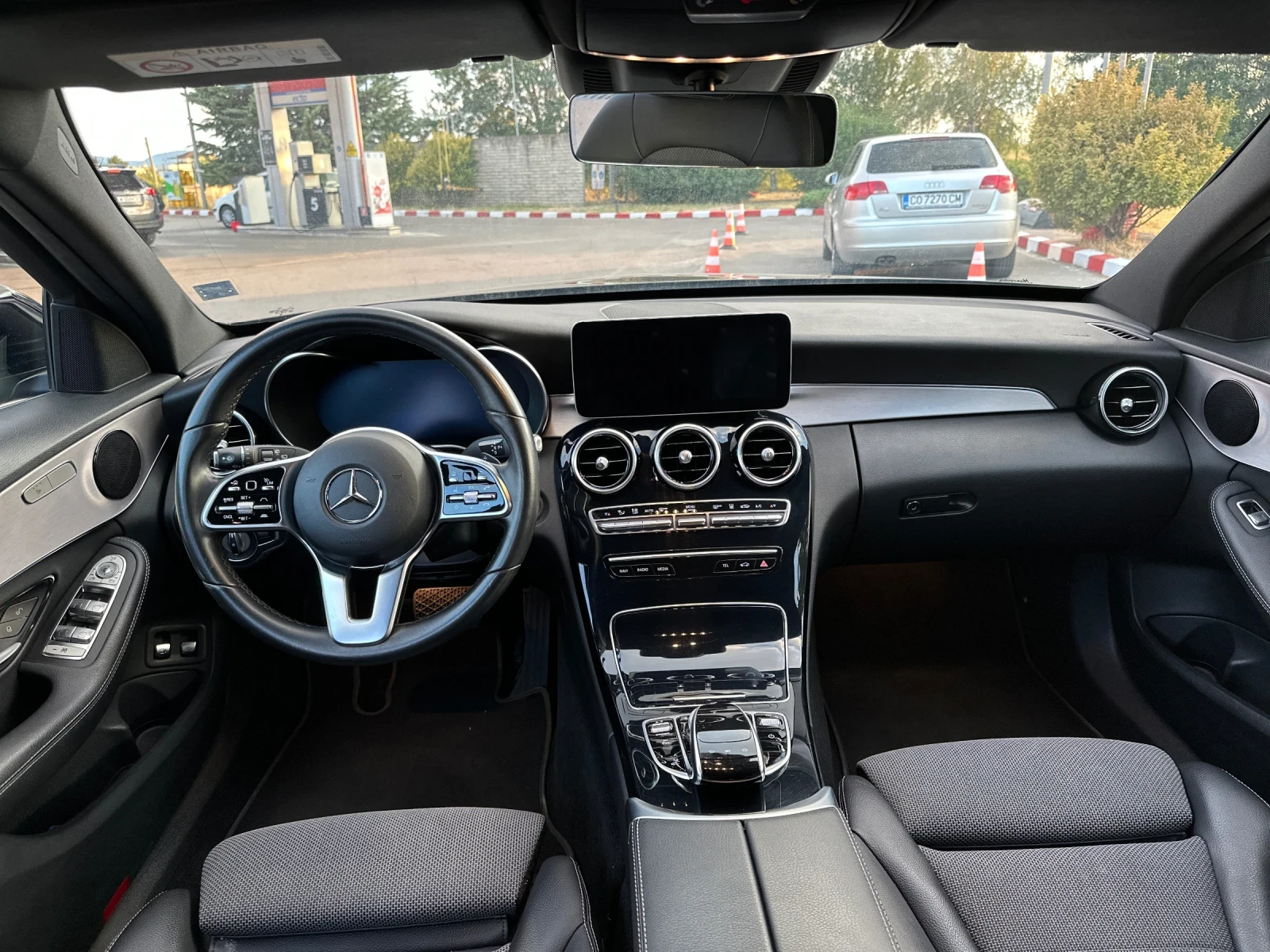 Mercedes-Benz C 300 e - изображение 8