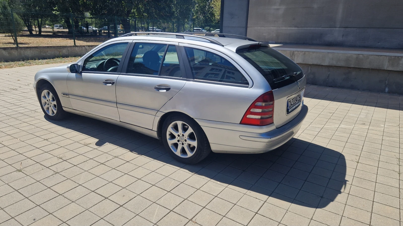 Mercedes-Benz C 220 Комби - изображение 6