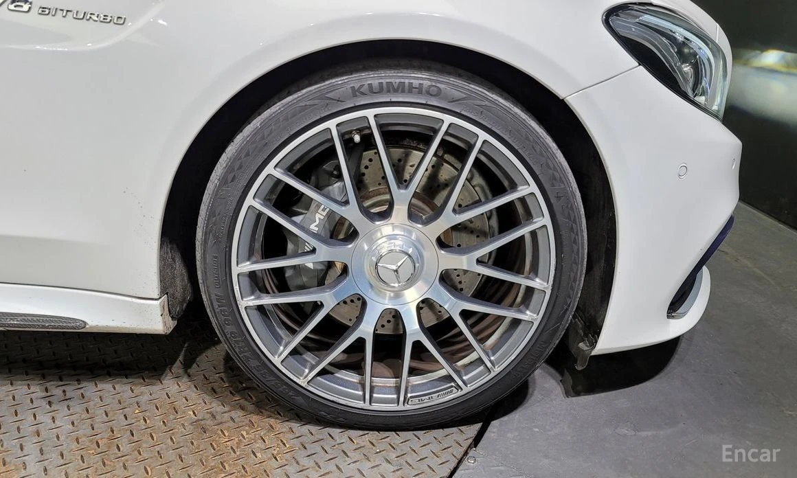 Mercedes-Benz C 63 AMG  - изображение 5