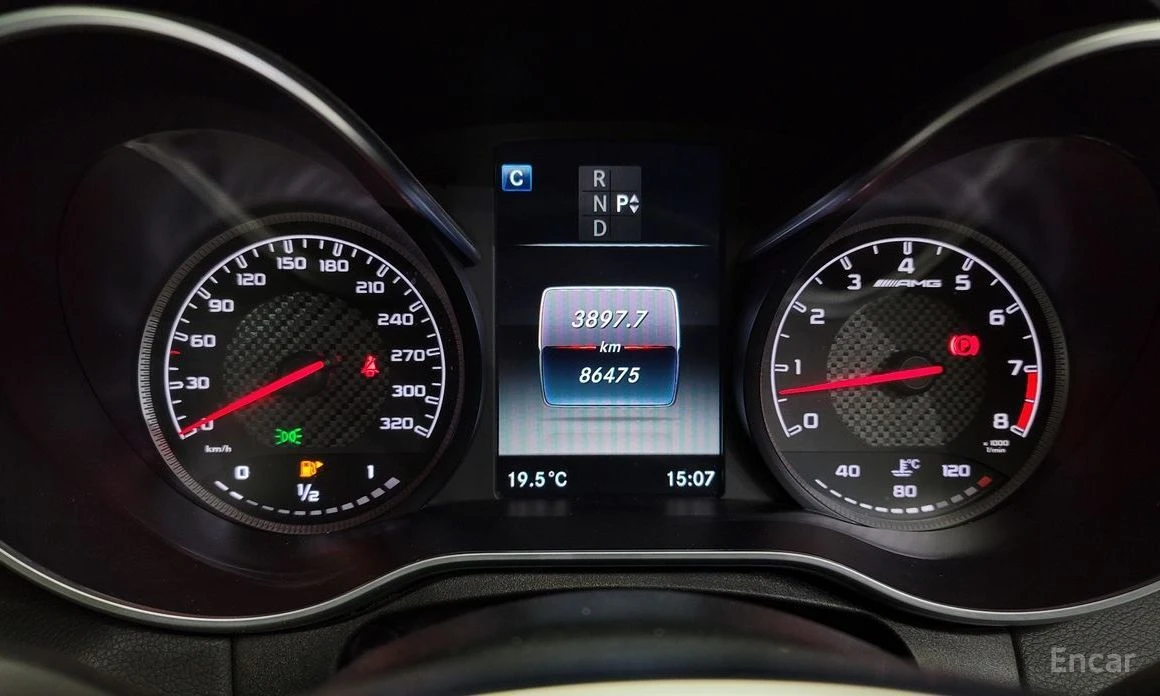 Mercedes-Benz C 63 AMG  - изображение 8