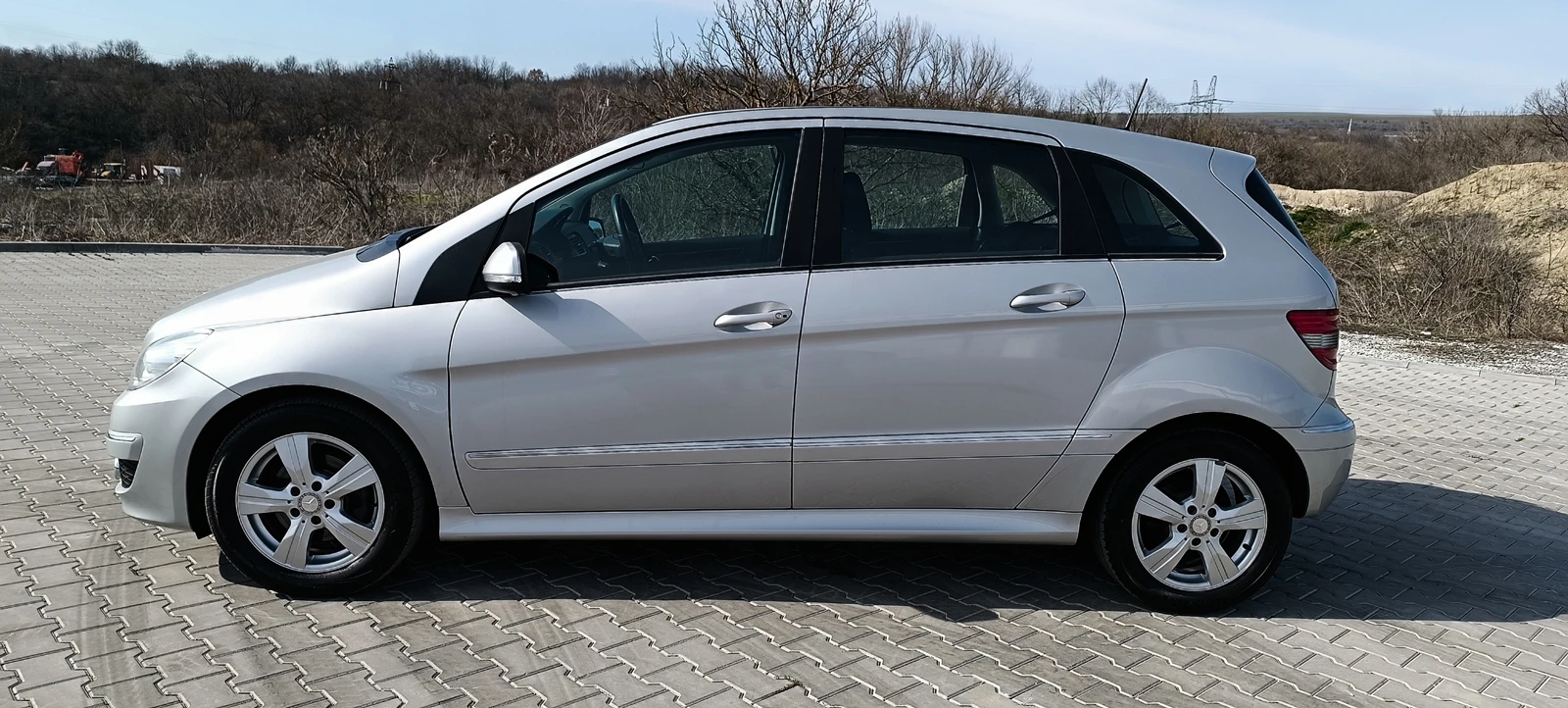 Mercedes-Benz B 180 Автоматик, снимка 2 - Автомобили и джипове - 53816624