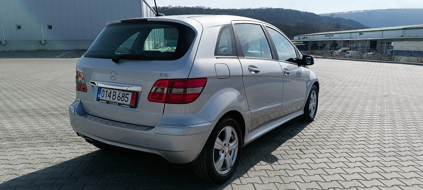 Mercedes-Benz B 180 Автоматик, снимка 4 - Автомобили и джипове - 53816624