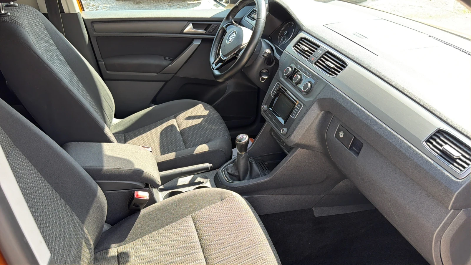 VW Caddy 2.0TDi, 4x4, ШВЕЙЦАРИЯ, снимка 9 - Автомобили и джипове - 54225415