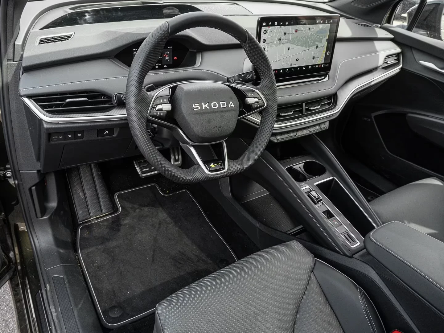 Skoda Enyaq Coupe RS AWD Matrix 360 DIST HUD PANO Winter Pack+, снимка 11 - Автомобили и джипове - 55018868