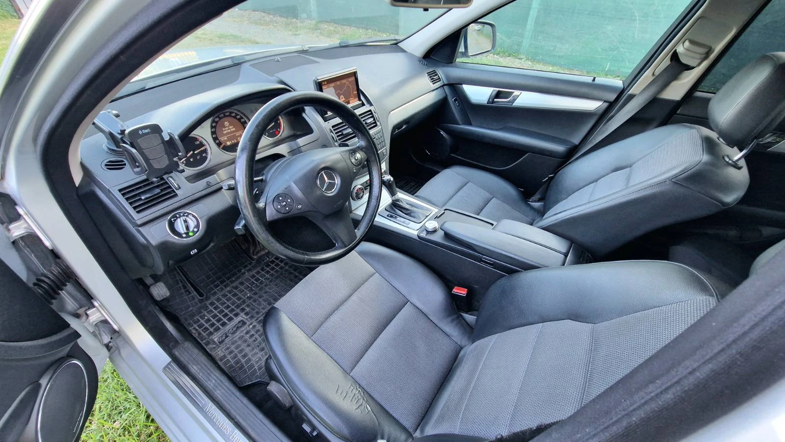 Mercedes-Benz C 320 Avantgarde, снимка 11 - Автомобили и джипове - 55038606