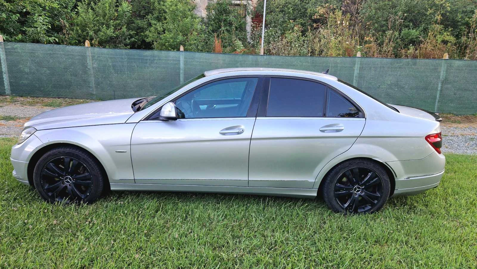 Mercedes-Benz C 320 Avantgarde, снимка 7 - Автомобили и джипове - 55038606