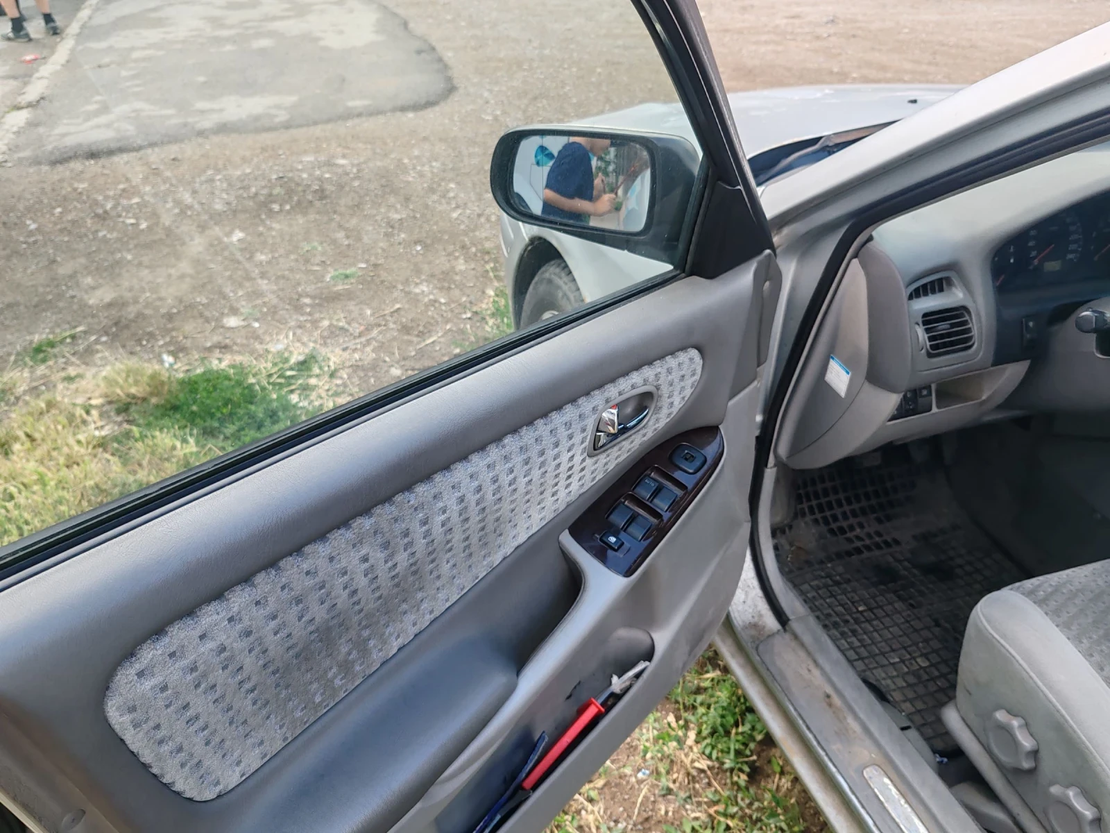 Mazda 626 1.8 101 к. с, снимка 8 - Автомобили и джипове - 55371976