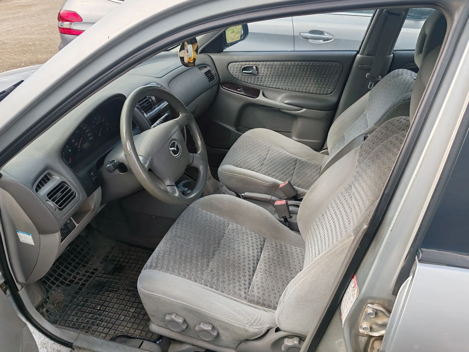 Mazda 626 1.8 101 к. с, снимка 11 - Автомобили и джипове - 55371976