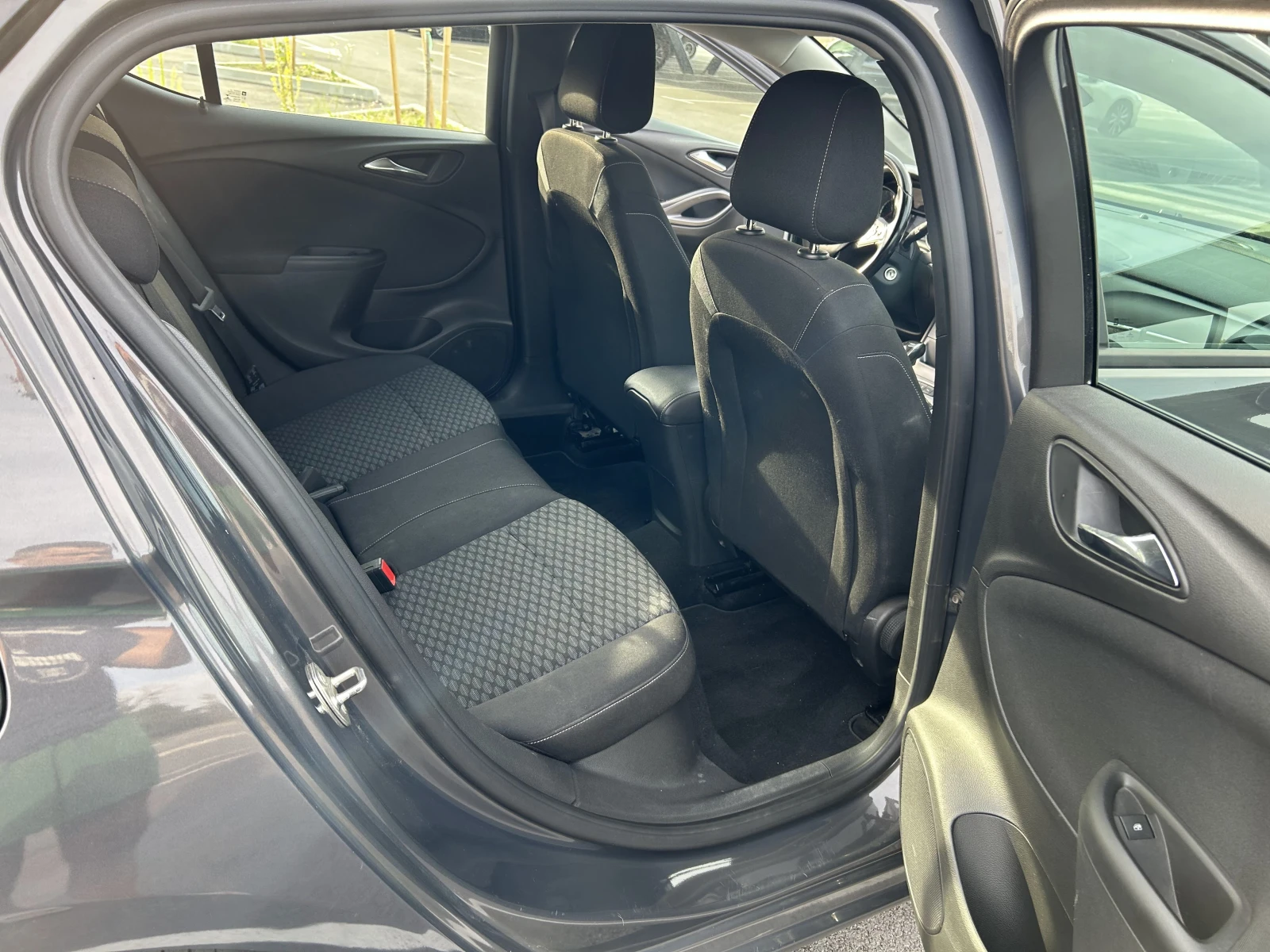 Opel Astra 1.4 TURBO, снимка 9 - Автомобили и джипове - 56726416
