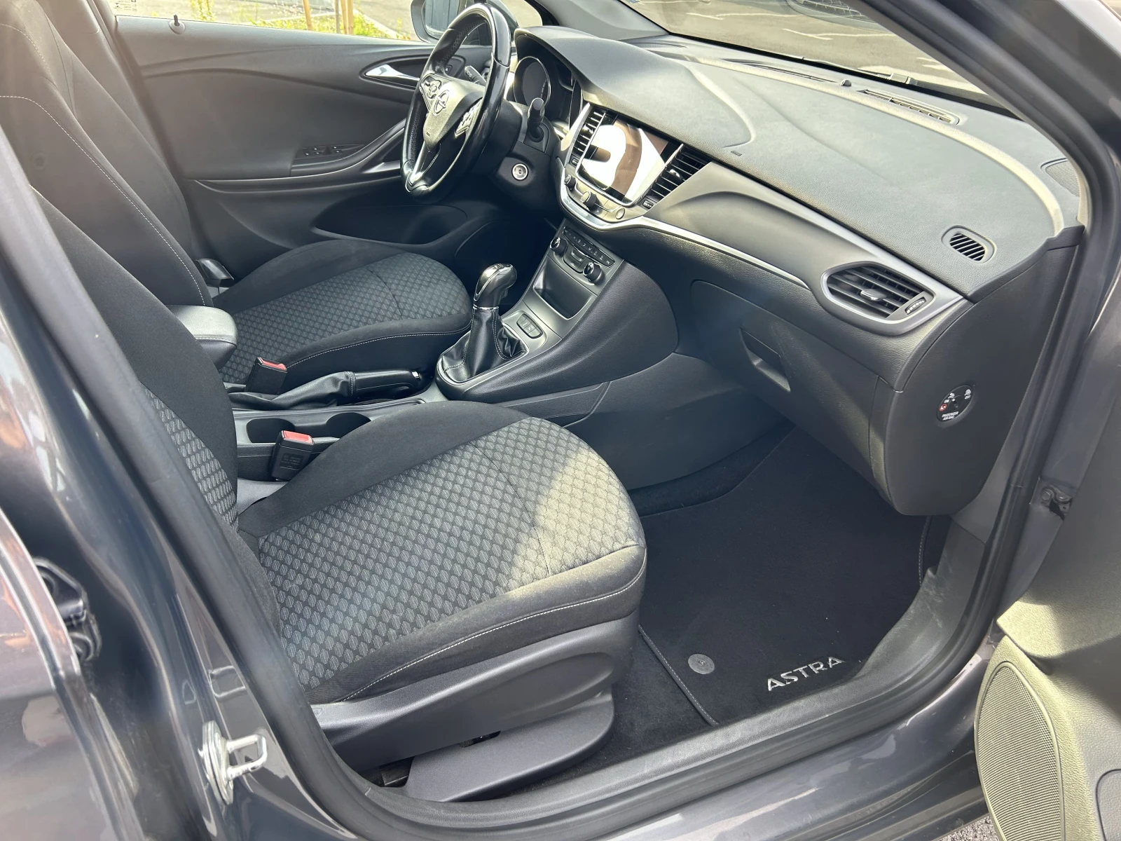 Opel Astra 1.4 TURBO, снимка 10 - Автомобили и джипове - 56726416