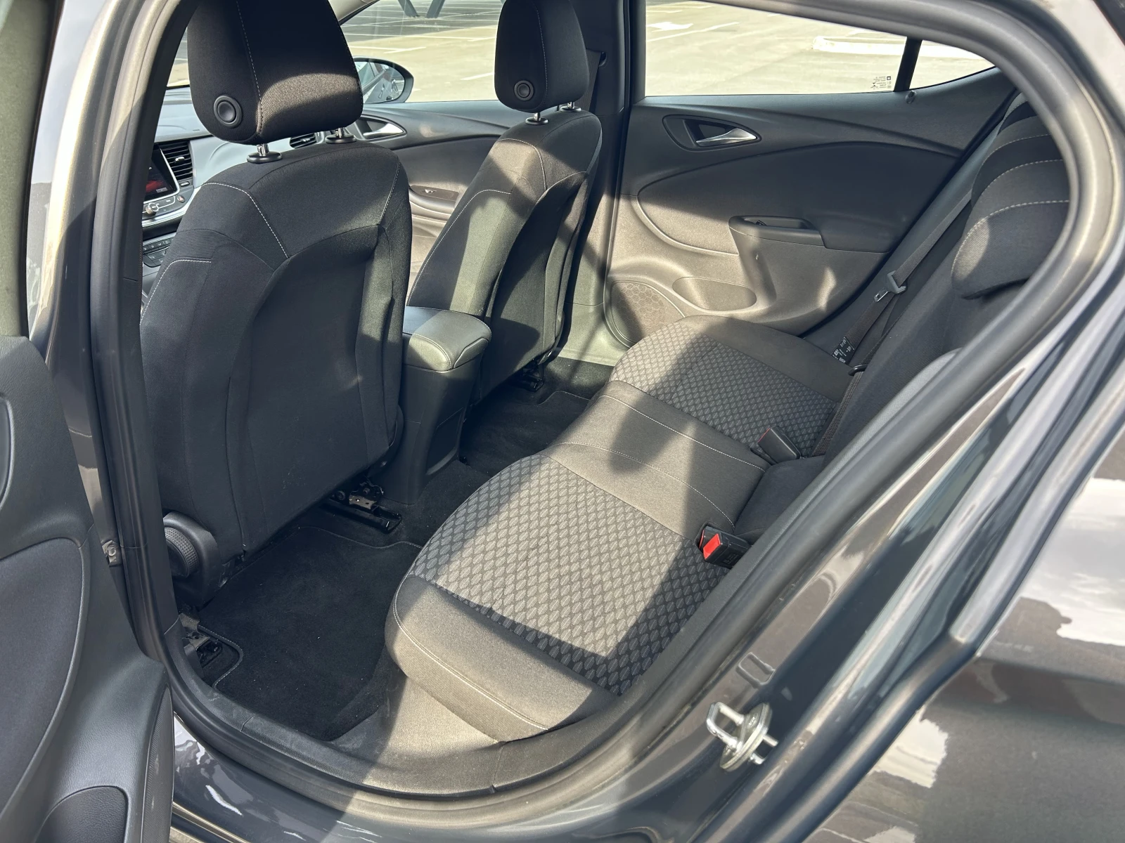 Opel Astra 1.4 TURBO, снимка 6 - Автомобили и джипове - 56726416