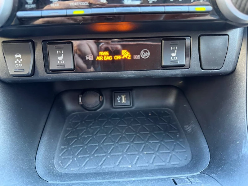 Toyota Rav4 Hybrid XSE * * CARFAX * * АВТО КРЕДИТ * * , снимка 16 - Автомобили и джипове - 52817447