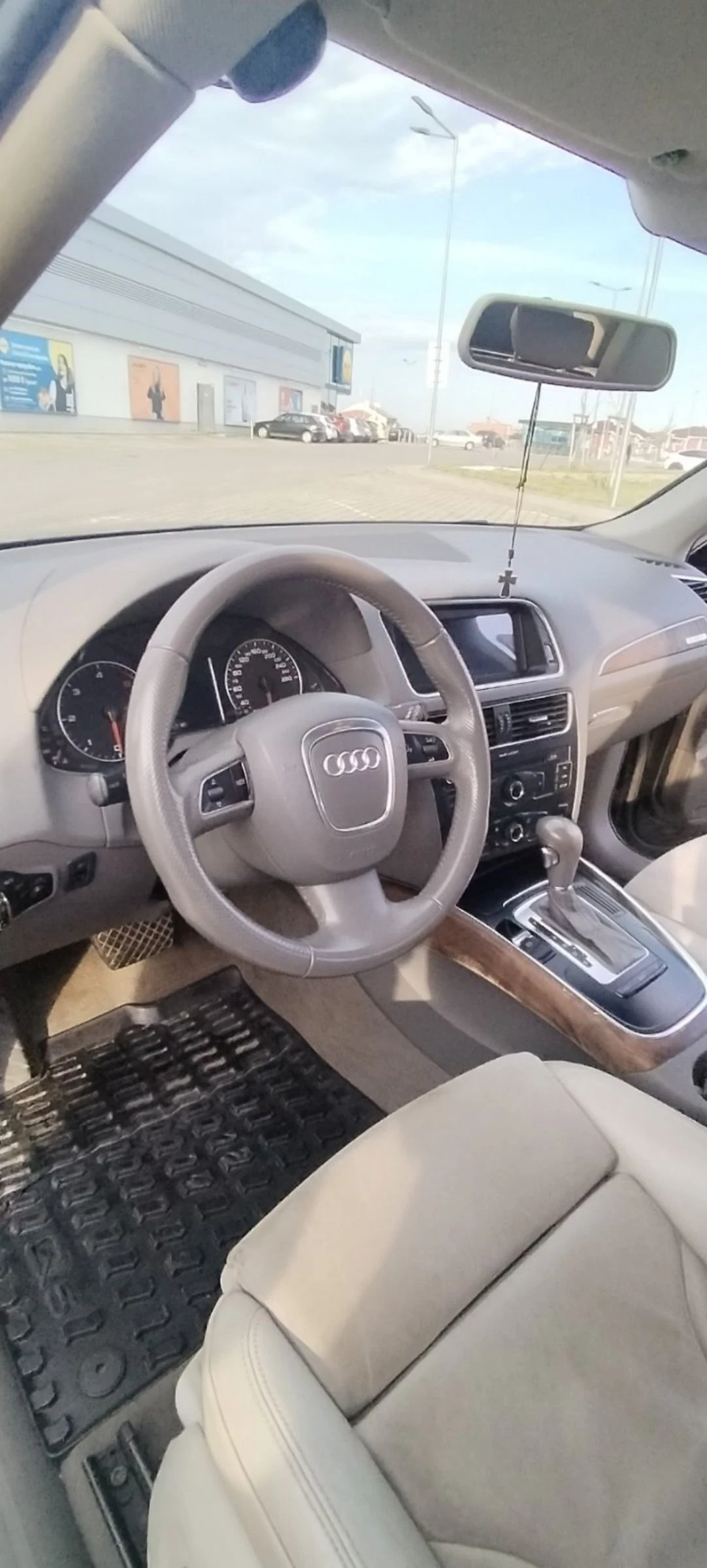 Audi Q5 2.0TDI, снимка 10 - Автомобили и джипове - 54258731