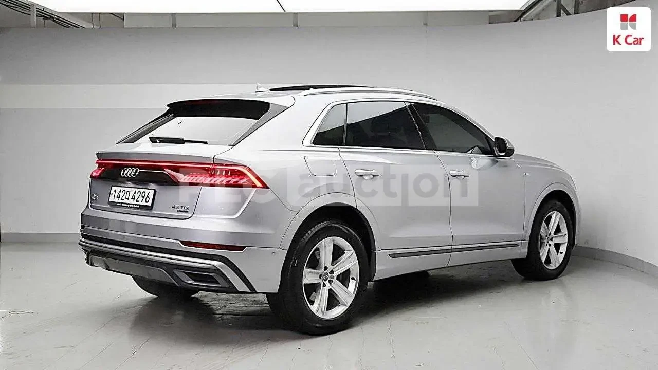 Audi Q8 ОБДУХВАНЕ * ДИСТРОНИК * 360 * ПАНОРАМА , снимка 4 - Автомобили и джипове - 54273151