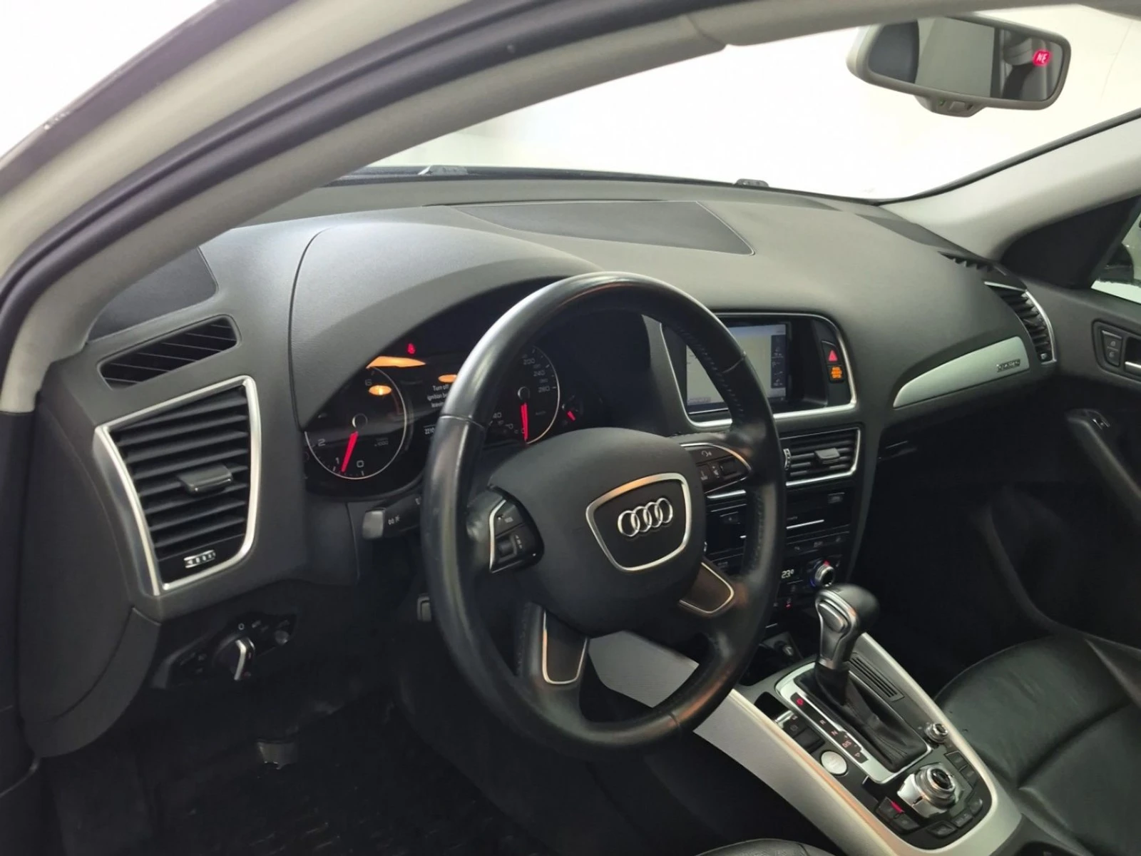 Audi Q5 2.0T* AWD* TECHNIK* АвтоКредит* (ЦЕНА ДО БГ), снимка 12 - Автомобили и джипове - 54430265