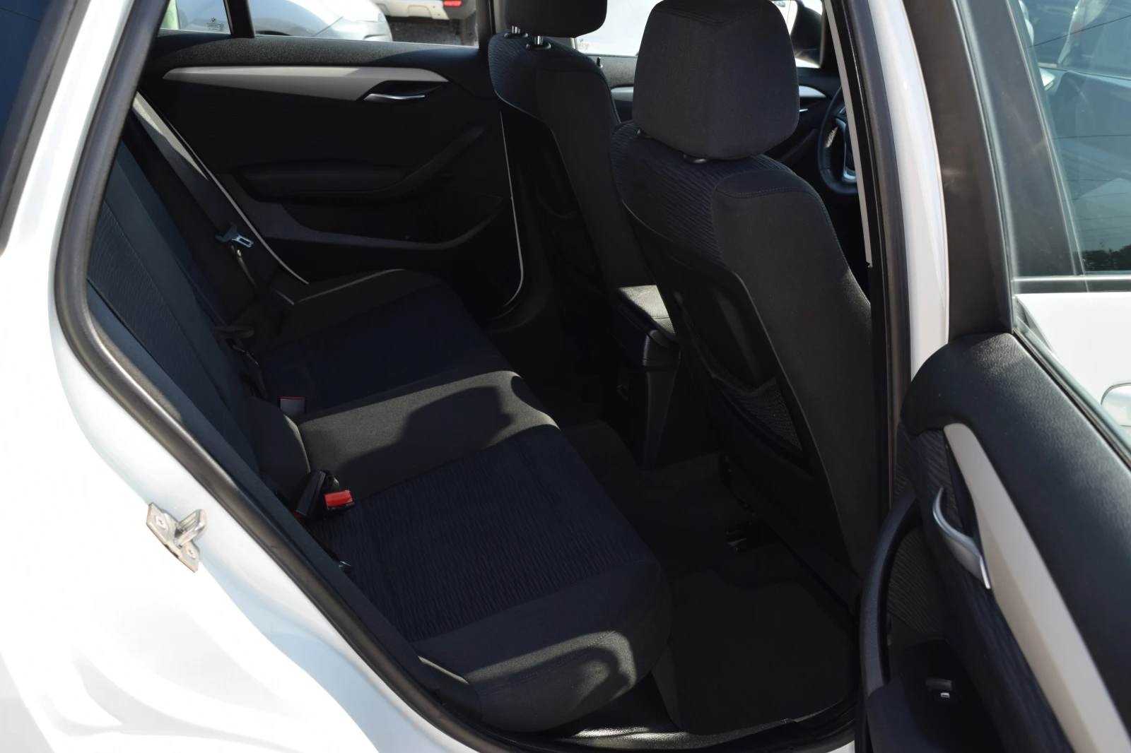 BMW X1 2.0D* S-Drive* CarPlay* Камера* Euro5B, снимка 14 - Автомобили и джипове - 55109995