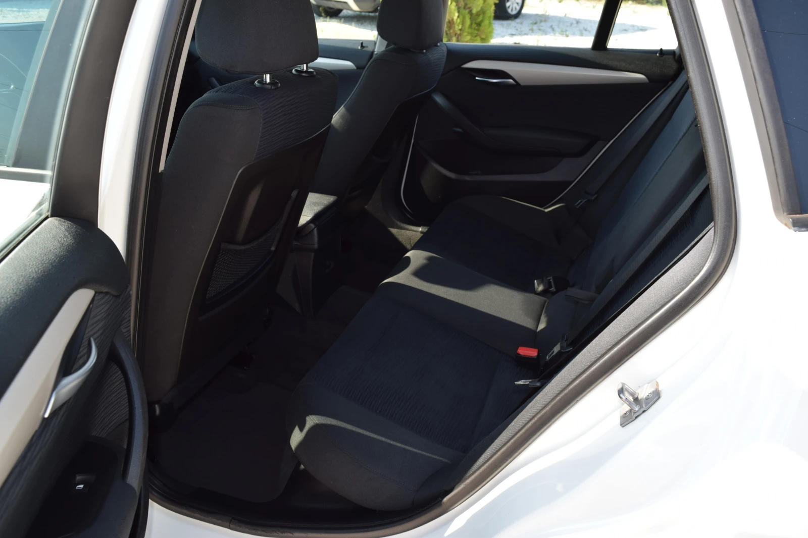 BMW X1 2.0D* S-Drive* CarPlay* Камера* Euro5B, снимка 15 - Автомобили и джипове - 55109995