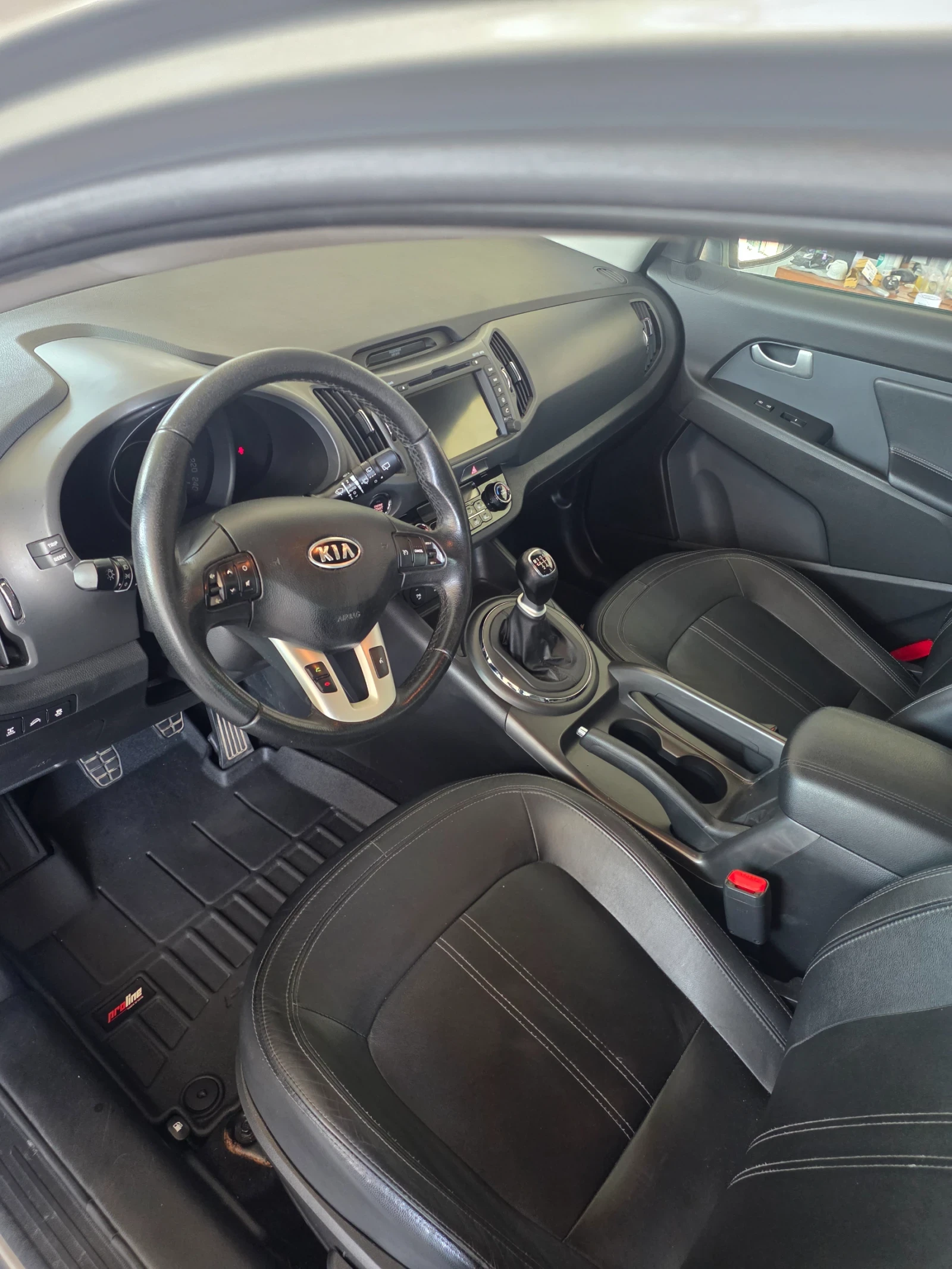 Kia Sportage 2.0 CRDI, снимка 9 - Автомобили и джипове - 55310210