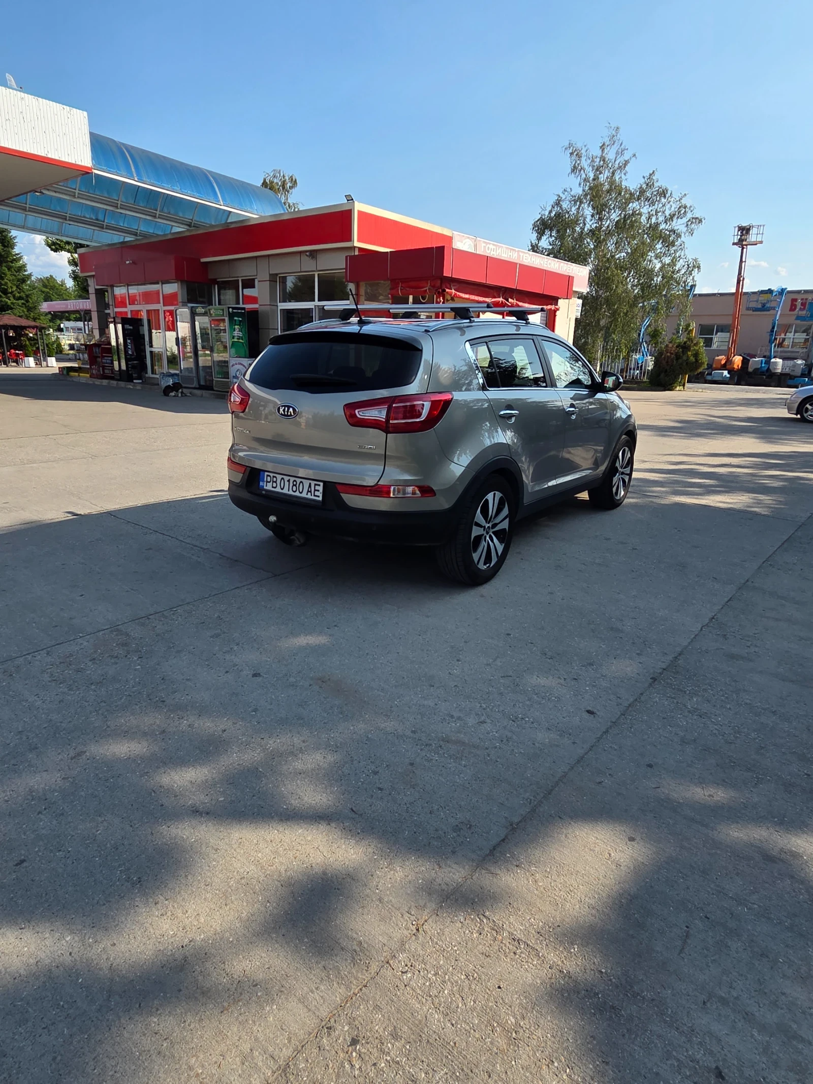 Kia Sportage 2.0 CRDI, снимка 5 - Автомобили и джипове - 55310210