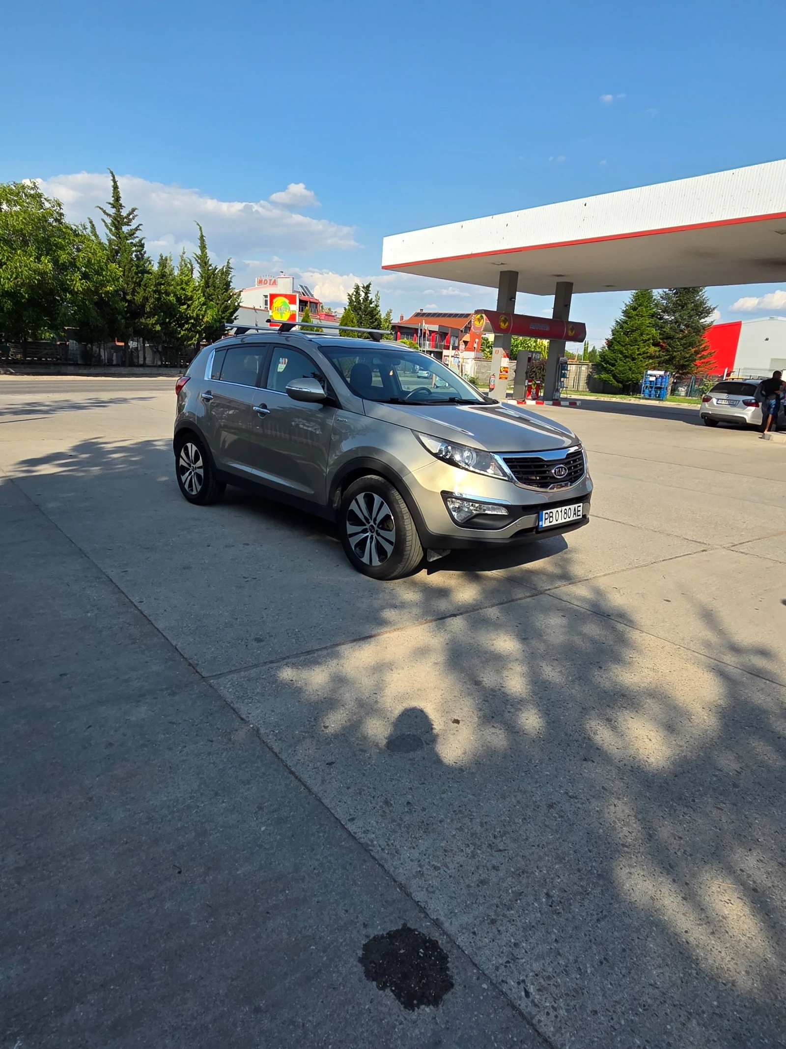 Kia Sportage 2.0 CRDI, снимка 3 - Автомобили и джипове - 55310210